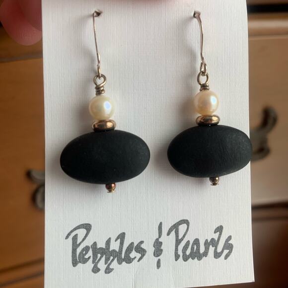 Pebble and pearls handcrafted Dangle earrings - Picture 1 of 3